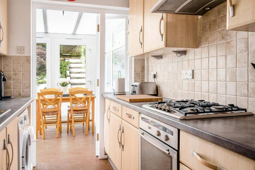 Stunning 4 Bedroom House In Central Бат Екстер'єр фото