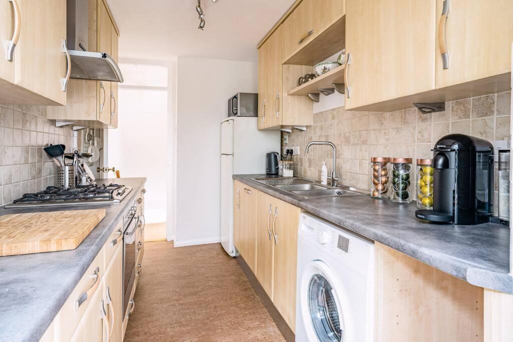 Stunning 4 Bedroom House In Central Бат Екстер'єр фото